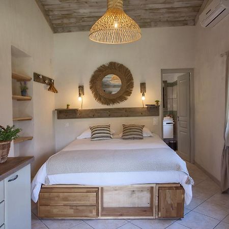 Residence Acquavital Калви Екстериор снимка