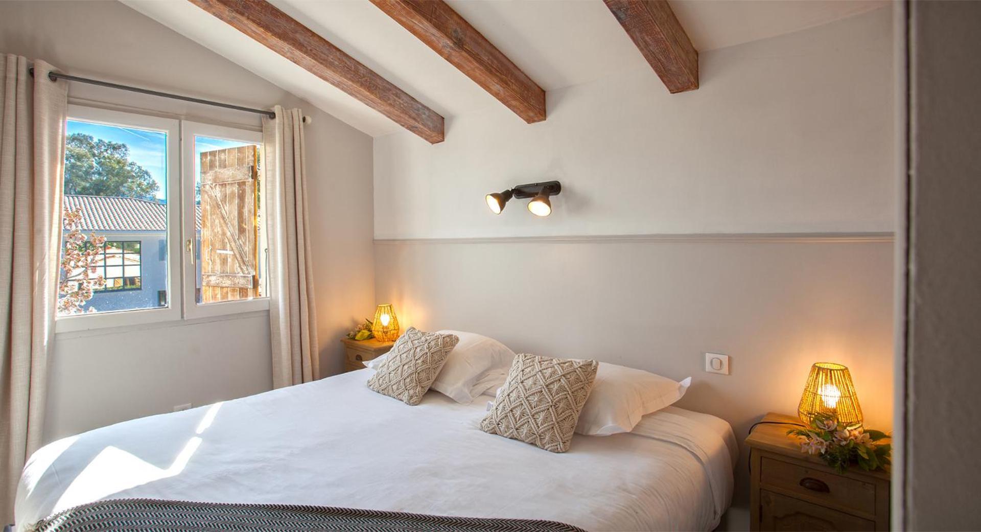 Residence Acquavital Калви Екстериор снимка