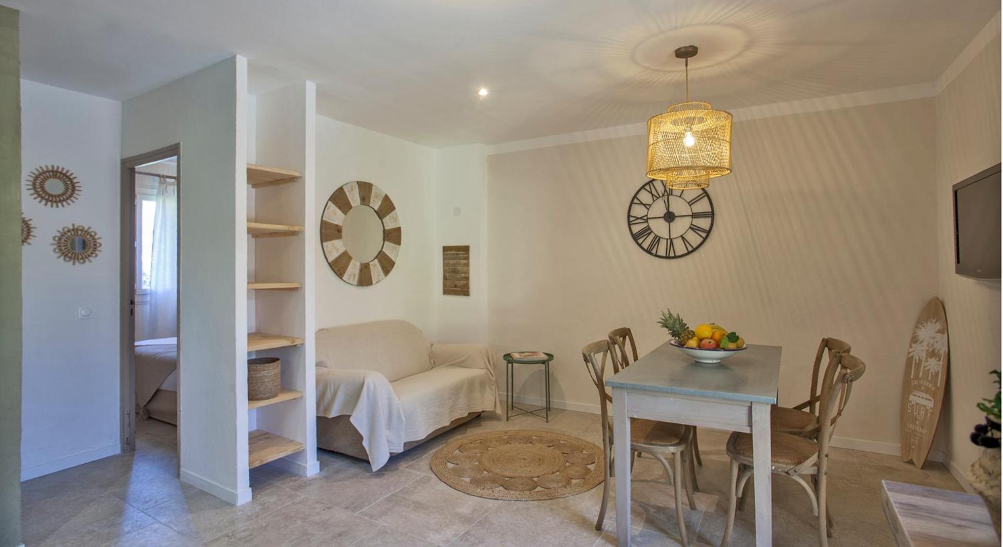 Residence Acquavital Калви Екстериор снимка