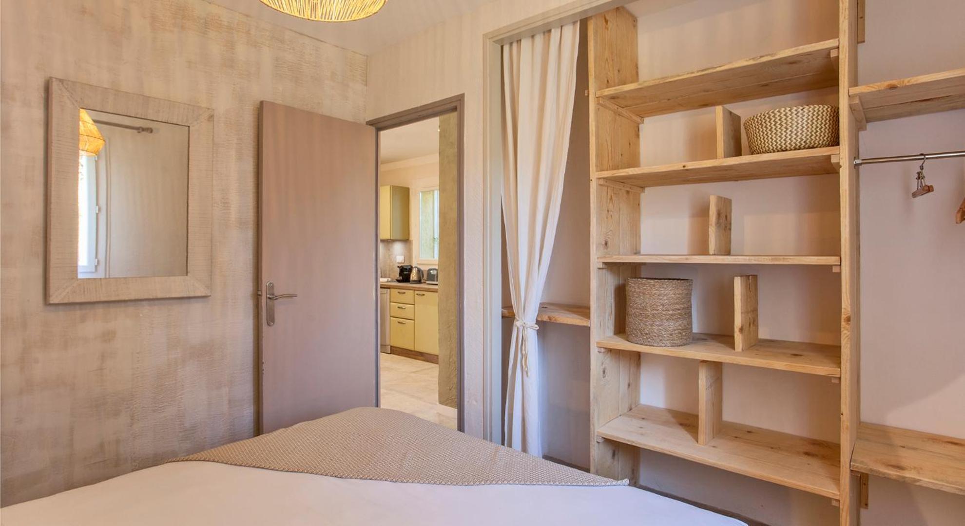 Residence Acquavital Калви Екстериор снимка