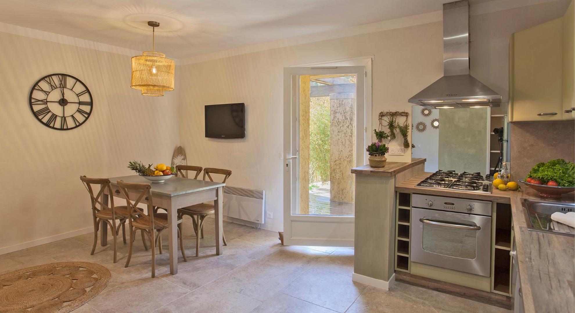 Residence Acquavital Калви Екстериор снимка