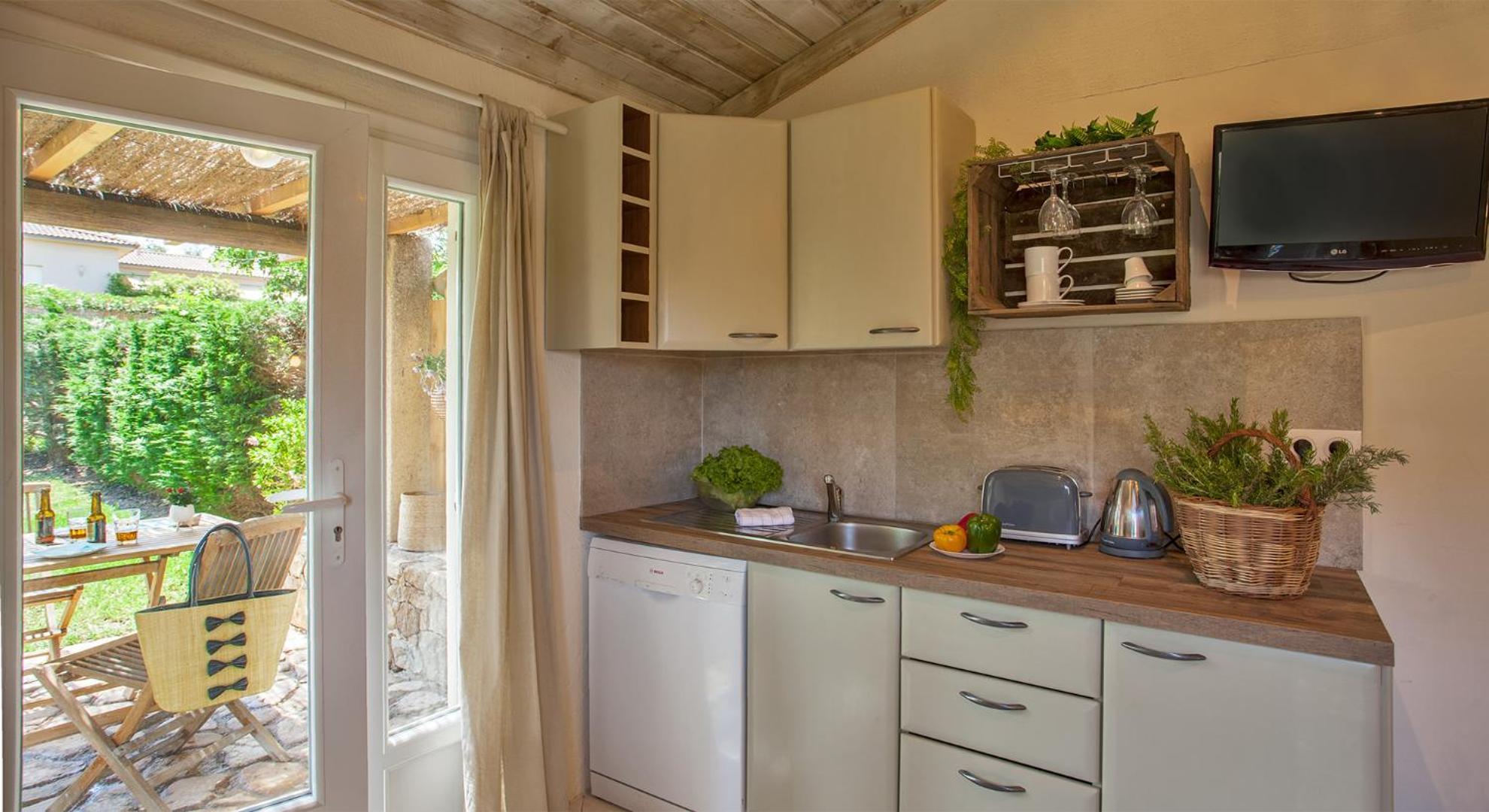 Residence Acquavital Калви Екстериор снимка