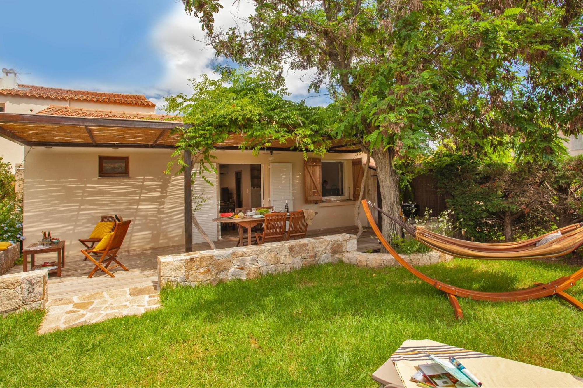 Residence Acquavital Калви Екстериор снимка
