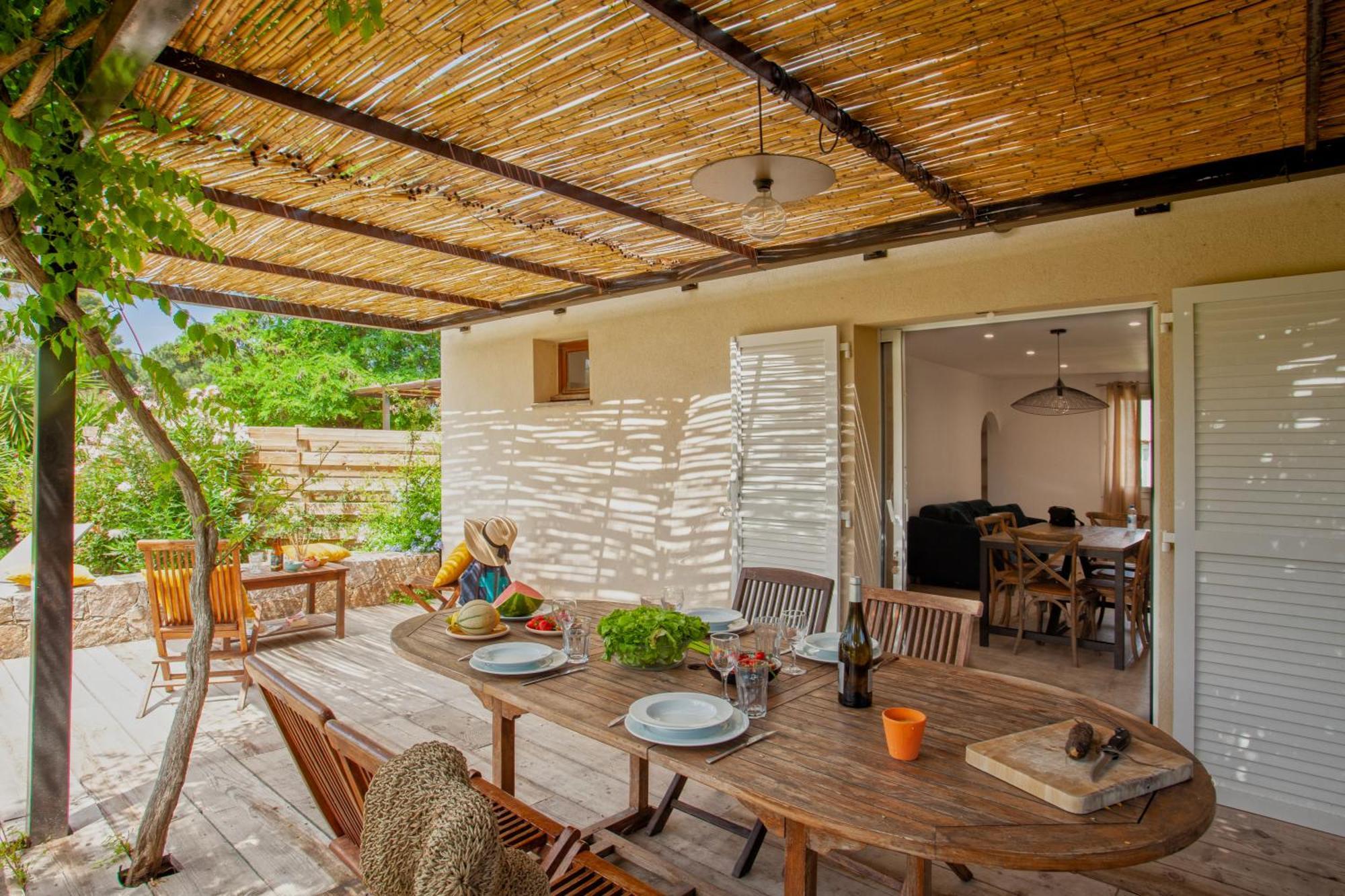 Residence Acquavital Калви Екстериор снимка