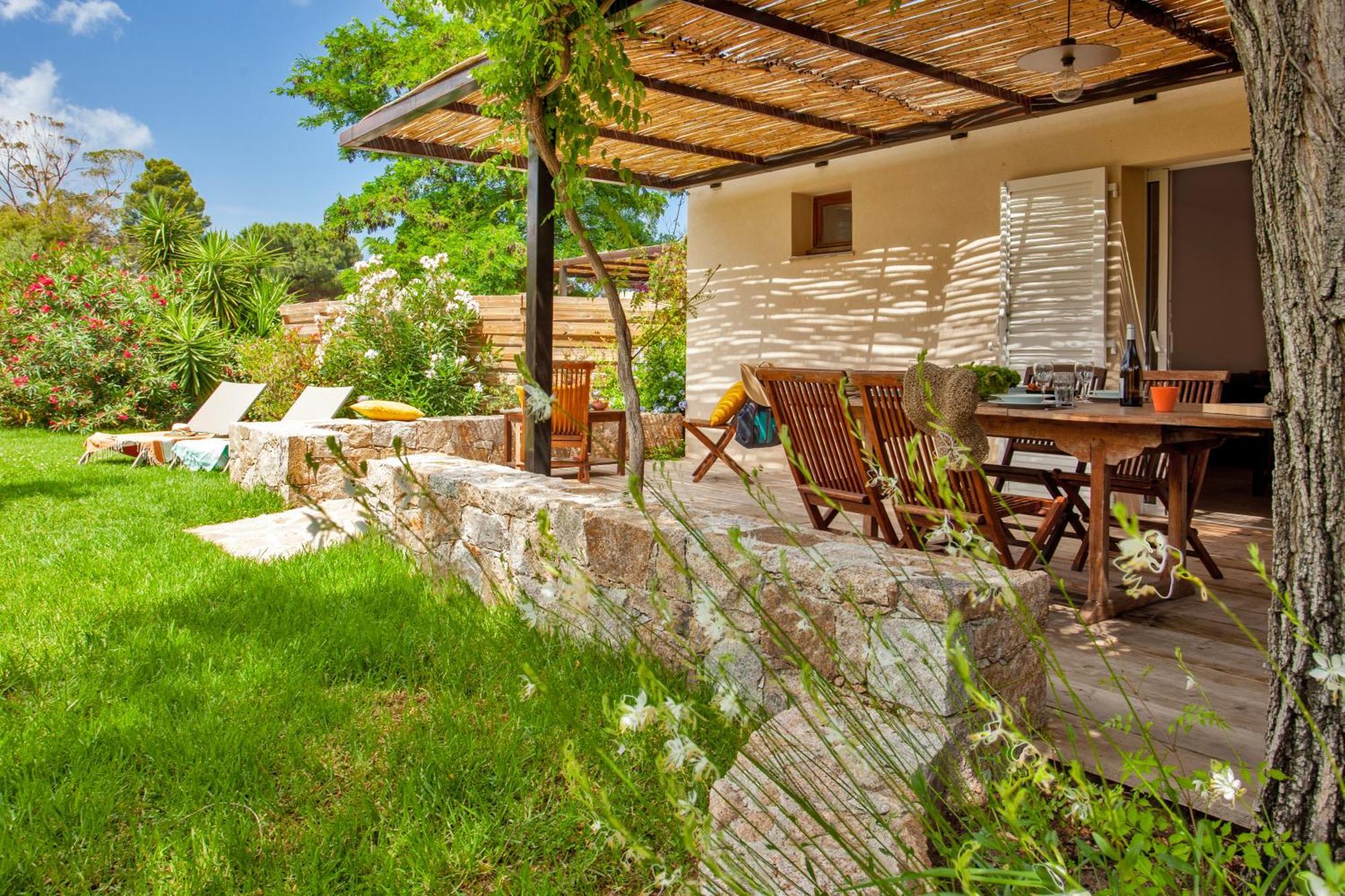 Residence Acquavital Калви Екстериор снимка