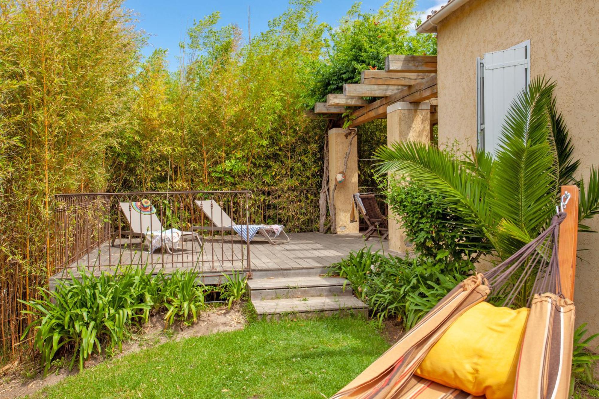 Residence Acquavital Калви Екстериор снимка