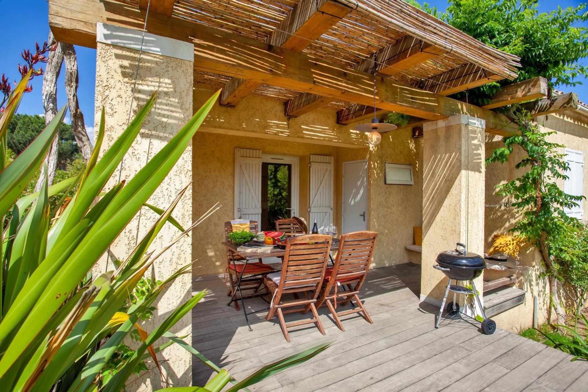 Residence Acquavital Калви Екстериор снимка