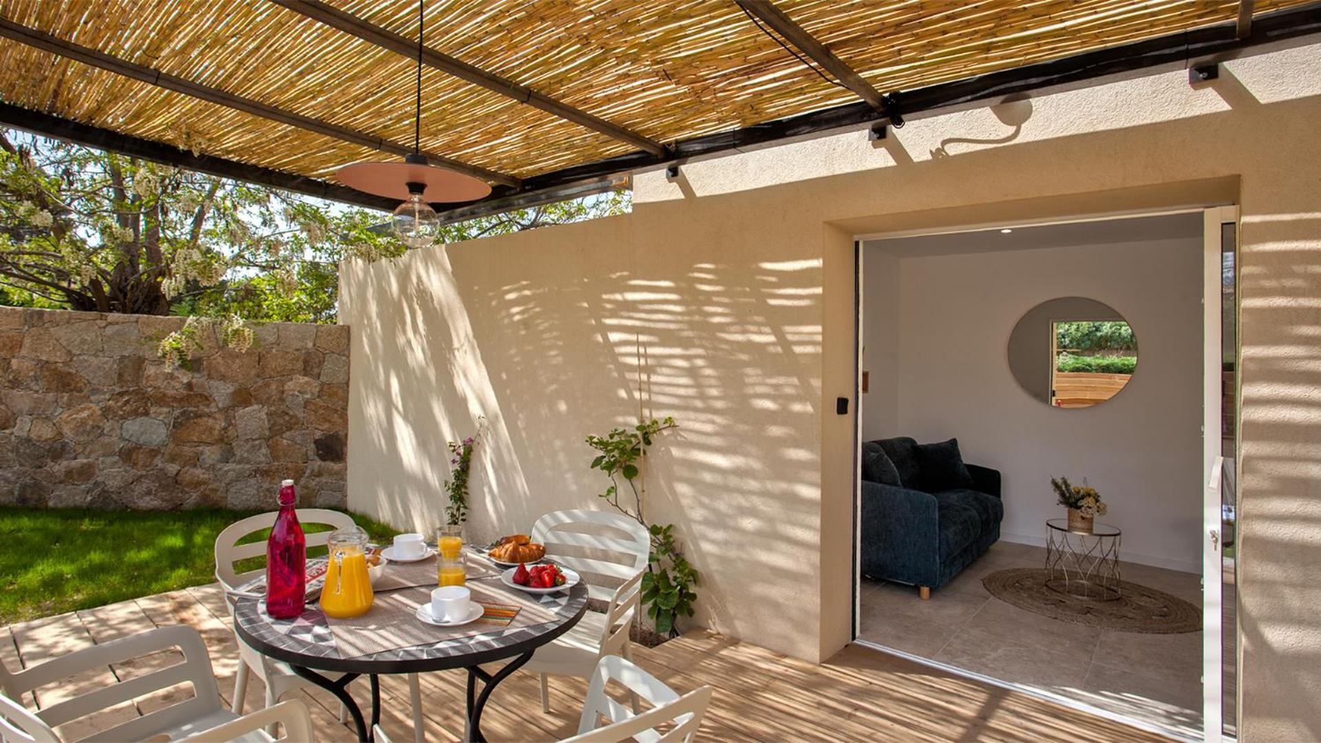 Residence Acquavital Калви Екстериор снимка